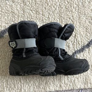 Kamik snow boots black gender neutral
